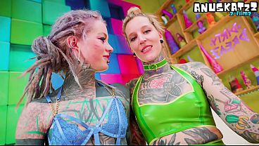 ALT Decorated Cuties In Shiny Latex Lesbian Strap-On Pound With German Naughty Talk