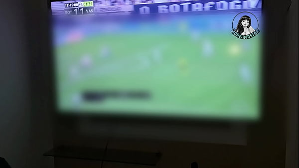 Fui Assistir Um Jogo De Futebol , Acabei Assistindo Meu Amigo Fudendo Minha Esposa !