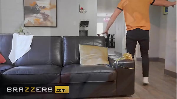 (Dee Williams) Isn't One To Leave A Boner Unattended To So She Lets (Oliver) Fuck Her Butt - Brazzers