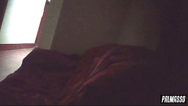 Dinero Por Sexo: Cliente Hace Una Visita A Puta Y Se La Folla A Oscuras_ Ella Dice: Solo Te La Chupo Y Cogemos Al Filo De La Cama, ¡nada Más!