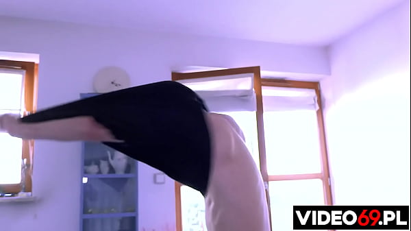 WSPANIAŁE RUCHANKO ZE ZMYSŁOWĄ MŁODĄ STEPMOM (https://video69.pl/5658)