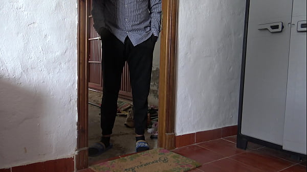 A Frisky Turkish Spouse Is NOT SCARED When Delivery Boy Presents His Giant Black Prick