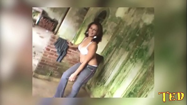 Fodendo A Peituda Na Casa Abandonada No Morro Do Alemão - RJ - Sara Liberato E Agatha Indra