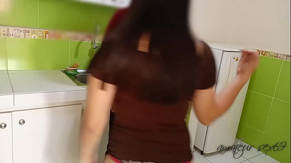 Pagandole Al Fontanero Con Mi Culo Apretado: Despues De Contratarlo Me Voy A Mi Habitacion En Ropa Inteior Y El No Se Aguanta De Metermelo Completo