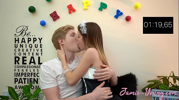 10 Minutes Make Out Challenge!! Jamie Youthful