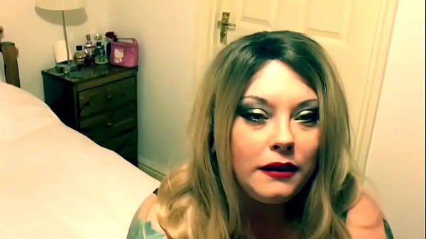 Tina Snua Wishes You A Happy Christmas - Hot Obsession