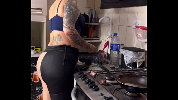 Só De Calcinha Mostrando Seu Bucetão !