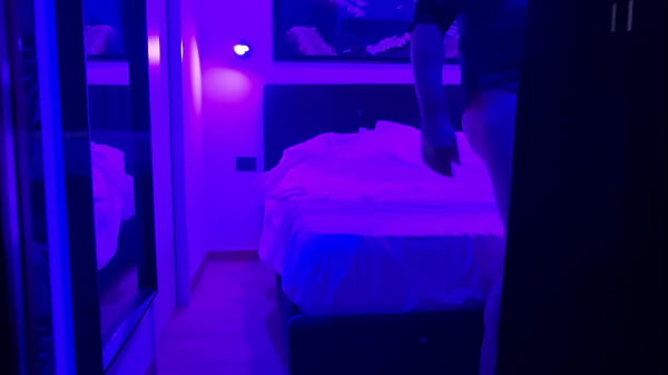 Alexander Trova Il Telefono Della Sorellastra Che Lo Riprende Mentre Si Sega Con Un Cazzo Duro E Grosso | Gli Fa Un Video E Sborra Nel Bicchiere - Bevi Tutto Sorellina