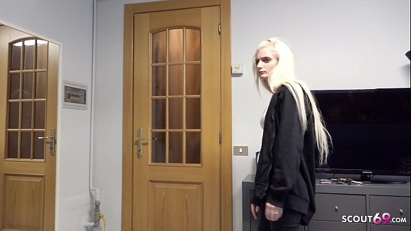 ▶▶ LOVELY STEPSIS MIA CAUGHT AND HELP WITH BJ TO SPUNK ◀◀