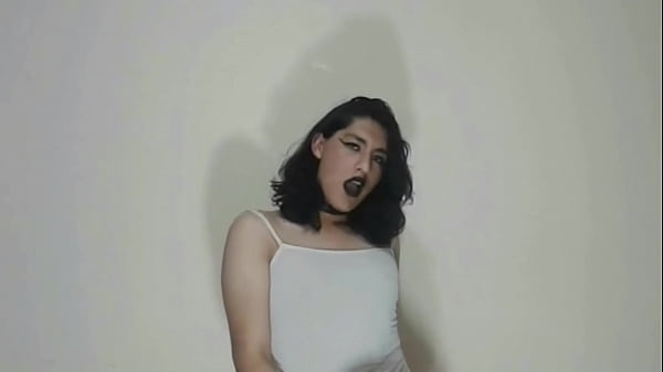 PUTA Y CALIENTE QUIERE SENTARSE EN TU VERGA