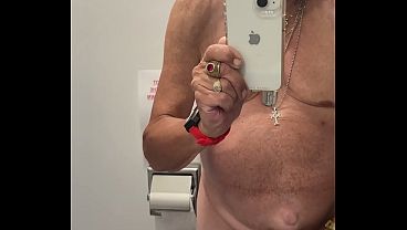 I Love Looking In Mirror To Pump