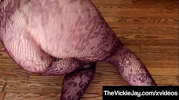 Sizable Backside Vickie Jay In Fishnets While Grinding Chubby Cooch!