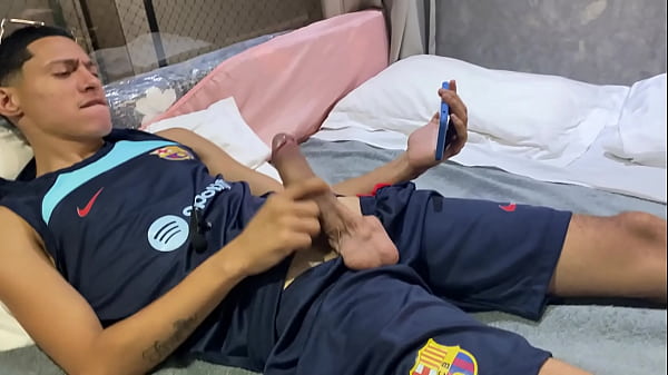 Batendo Uma Enquanto O Safado Me Espiona!