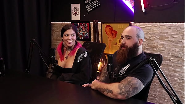 Ela Queria Ser Modelo E Ele A Conheceu No Tinder - Goddess E Iron