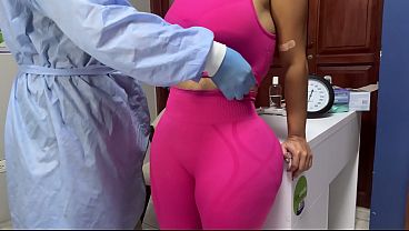 Doctor, Me Pica Aquí Abajo... Y Termina Metiéndole La Polla En La Consulta Medica