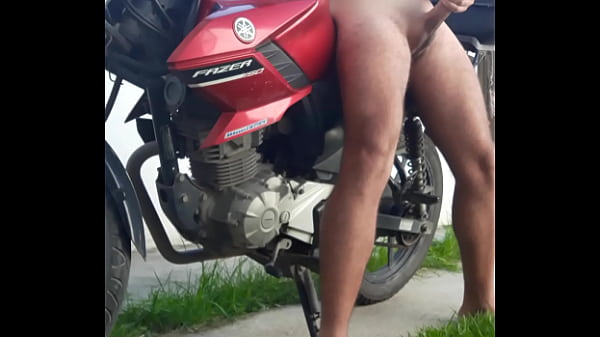 Motoqueiro Gozando Na Rua