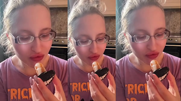 ASMR Vampire Teeth Lollipop M