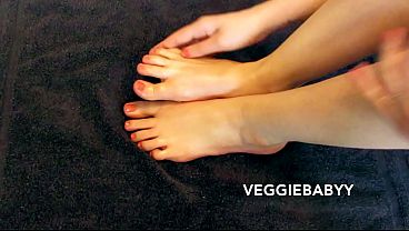 Working Oil On My Tootsies - Veggiebabyy