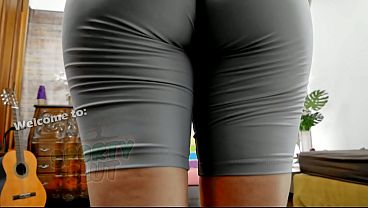 Little Goddess Eyes Babe Has Puffy Cameltoe In Snug Leggings!