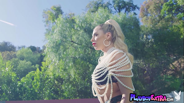 Petite All Natural Exposed Platinum Teen Allie Nicole Commands Your Attention
