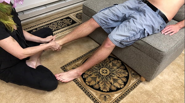 Belyla Bradley Delivers Tootsie Massage