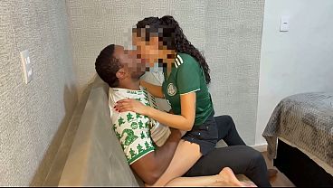 Hotwife Brasileira Traiu O Marido Com Amigo Vendo Futebol - Casada Safada Nao Resistiu Ao Ver O Negão Bbc Pauzudo E Fodeu Com O Macho Na Frente Do Marido Corno Manso.