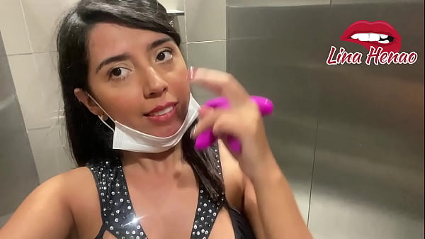 Open Display - I'm A Very Dirty Bitch So I Take Advantage Of The Fact That I'm Going On A Plane To Masturbate Until I Squirt