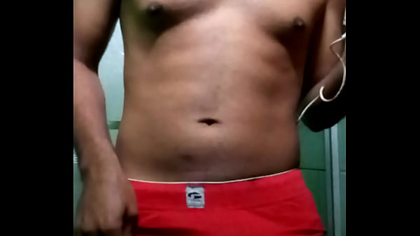 Sacando Mucha Leche En El Baño