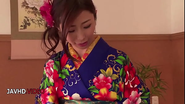 Seductive Japanese Dame In Kimono Gives Scorching Blowjob On Cam