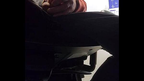 Je Me Branle Sous Le Bureau Pendant Une Réunion En Visio