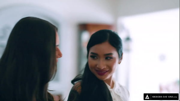 MODERN-DAY SINS - Avery Black And April Olsen Get CAUGHT LEZ GRIND In Open House!