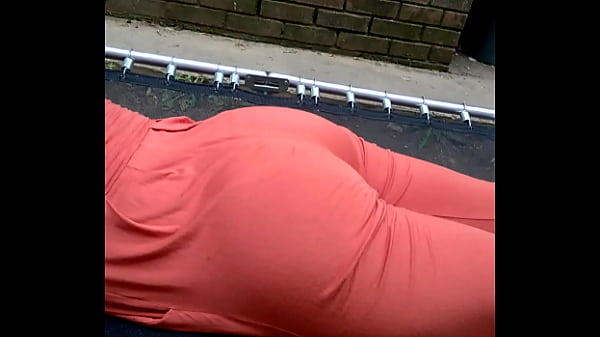A Lil Rear Shimmy