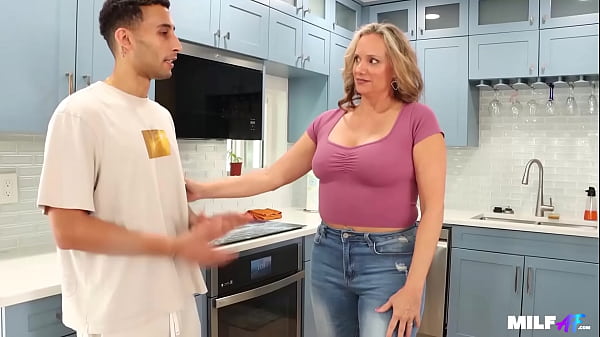 Aroused Housewife DRILLS! Newcomer Nina Starr