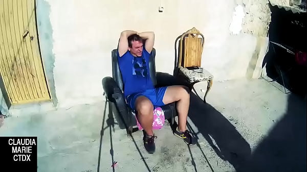 Pareja De Paletos Del Pueblo Tiene Sexo Oral A La Vista De Todos