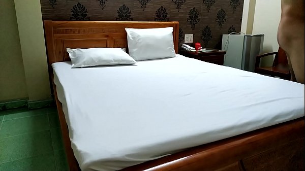 Nhậu Cùng Với Anh Bạn Rủ Nhau đi Khách Sạn