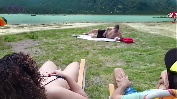 Spy View Se Masturba En La Playa Mientras Me Toco
