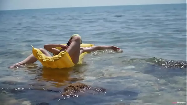 Sultry Sirena Penetrates Herself To Peak At The Beach