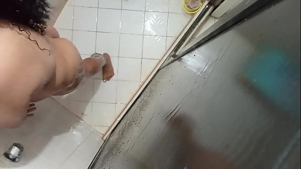 Mi Cuñada En La Ducha