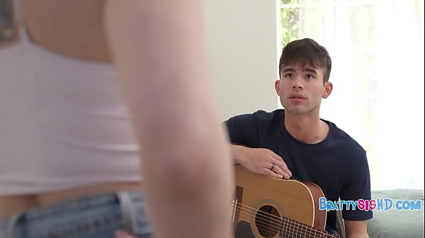Minuscule Young-babe Takes Step Bro's Room By Squatting