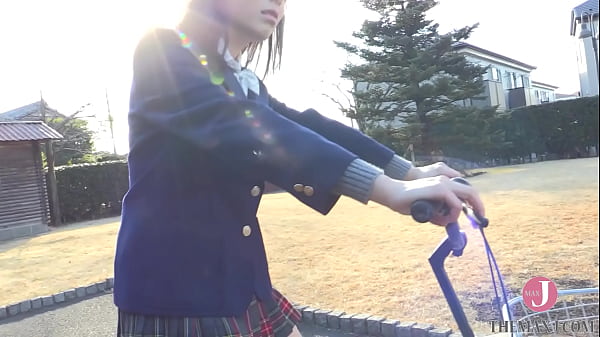 ミニスカ女子高生のエッチな手ブラ誘惑。[buna 002]