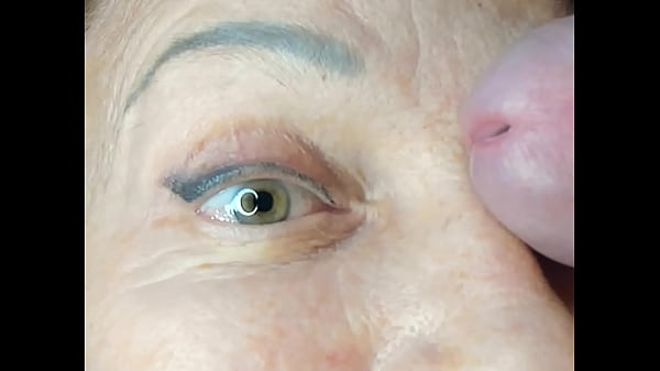 Stepmom Extremely Close Up Cumblast On Eye Climax .
