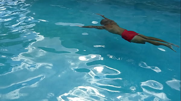 MAXXX LOADZ ADORES TO KEEP FIT & BE OUTDOORS ON A SUNNY DAY SWIMMING IN THE POOL