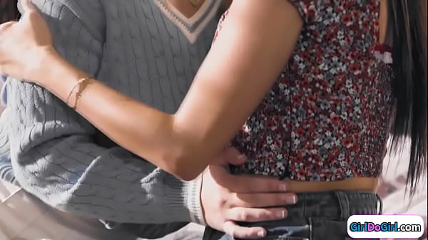 Busty Platinum In Oral Menage With Gfs