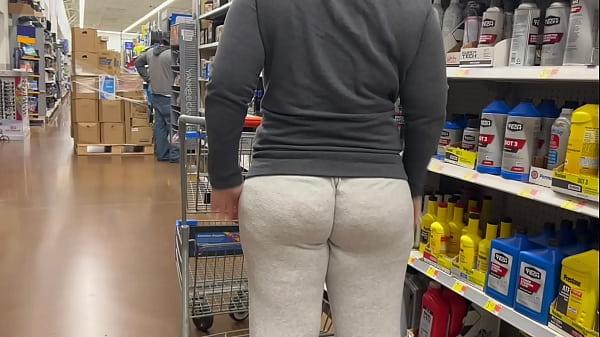 Giant Booty Mum Goes Walmart Shopping With A Profound Banging Wedgie