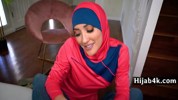Hijab4k - Arab Girl's First Rear Call- Chloe Amour