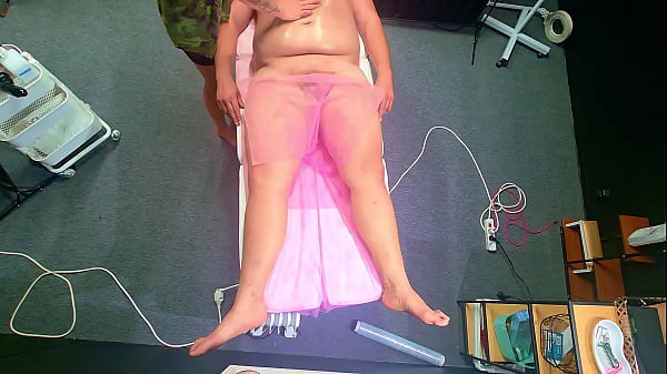 He Fell Off The Massage Bed. Then She Make Happy Ending For Him !