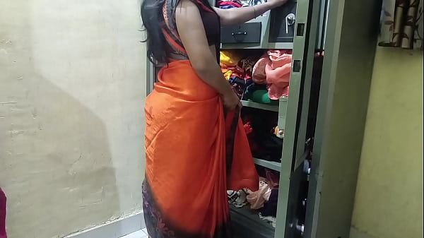 कामवाली औरत की साड़ी उतार कर चुत मारी हिंदी ऑडियो