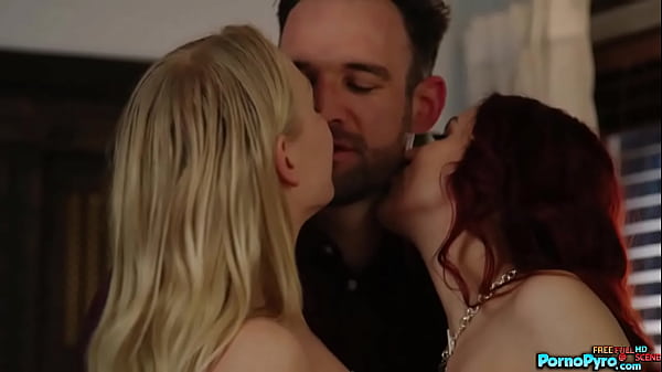 Alex Legend Gets Double BJ From His Missus April Snow & Coed Braylin Bailey