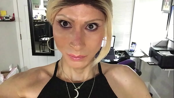 Smoking Sensual Golden-haired Cambi