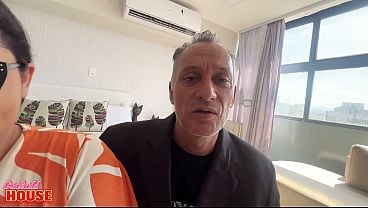 Homem Corno Compartilhando A Esposa Gordinha Com Um Irmão Da Igreja